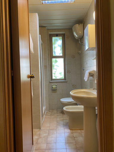 Bathroom 4, Hotel San Pietro, Messina