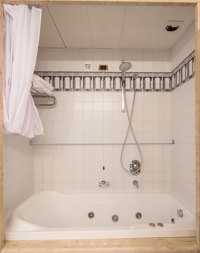 Bathroom 4, Grande Albergo Roma, Piacenza