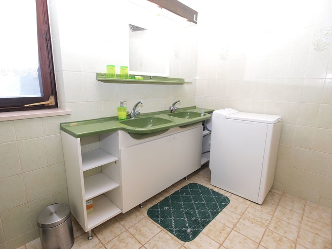 Bathroom 3, Apartment 1210, Medulin
