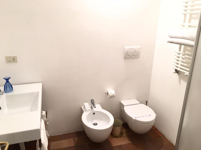 Bathroom 5, Vicolo del lupo Guesthouse, Roma