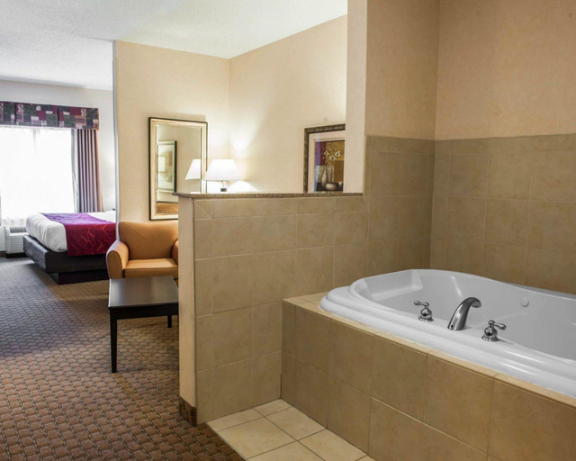 Bathroom 5, Comfort Suites Southport, Marion