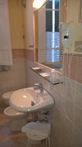Bathroom 5, La Mimosa Bed and Breakfast, Lucca