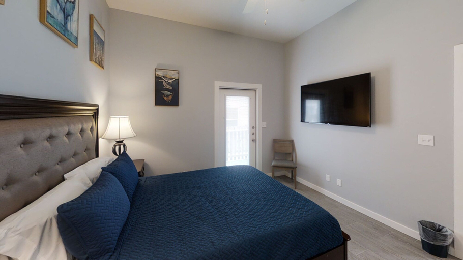 Bedroom 3, Whale, Hello There-15113, Nueces