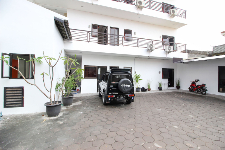 Exterior & Views 24