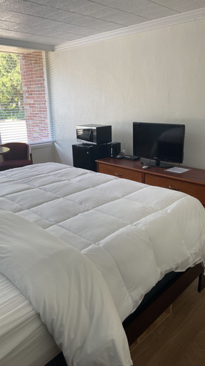 Bedroom 2, Ramada by Wyndham Butler/Tesla Biohealing Resort, Butler