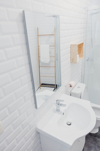 Bathroom 4, Jaca - Hostel, Machico