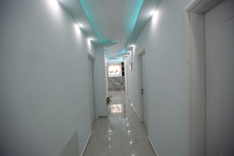Others 5, Hotel Erviliano, Sarandës