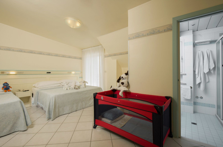 Bedroom 3, Hotel Arizona, Rimini