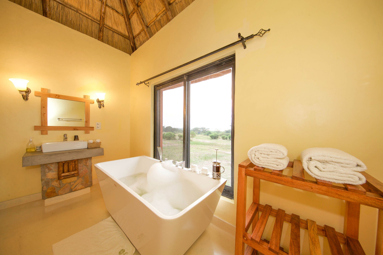 Bathroom 4, Ihamba Lakeside Safari Lodge, Bunyaruguru