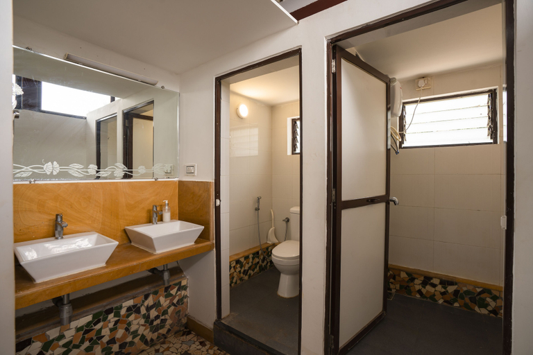 Bathroom 4, Moustache Goa Luxuria - Hostel, North Goa