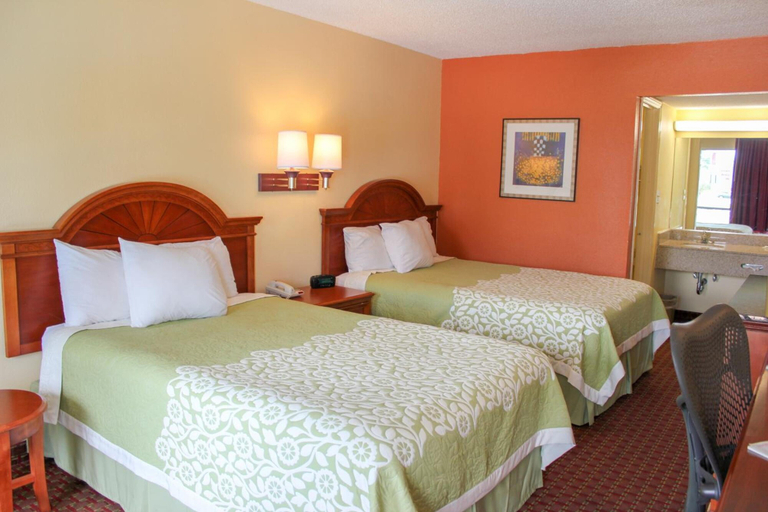 Bedroom 3, Rose Garden Inn & Suites, Thomas