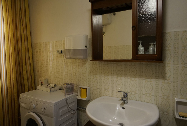 Bathroom 3, Casa Patella, Sassari