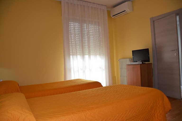 Bedroom 3, Piccolo Hotel, Livorno