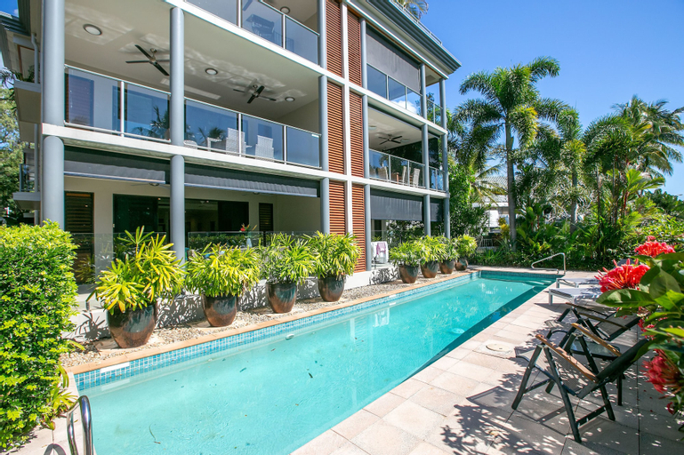 Beachfront Apartment with Ocean Views, Cairns