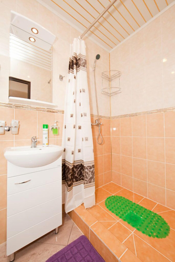Bathroom 5, Ladomir Fili, North-Western