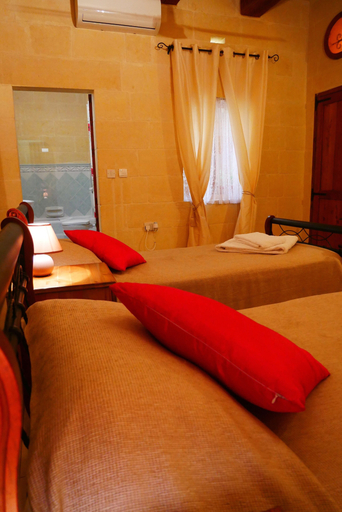 Bedroom 3, Narcisa Farmhouse B&B
