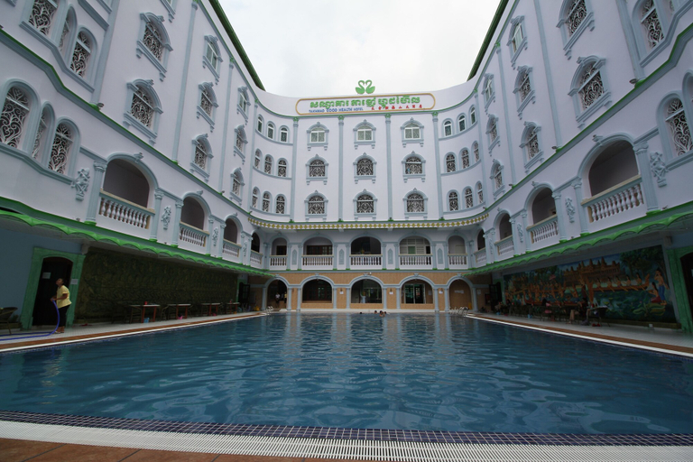 Exterior & Views, Takhmao Good Health Hotel, Ta Khmau