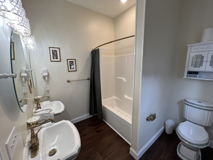 Bathroom 2, Holland Farmhouse Inn B & B, Ottawa