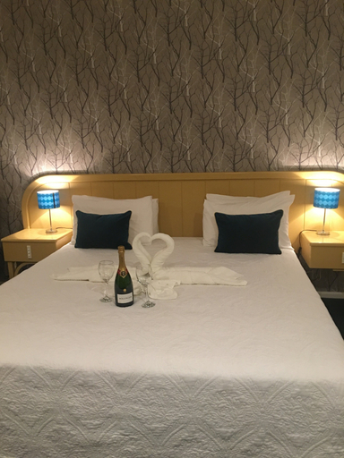 Bedroom 2, Village Motel, Hastings city
