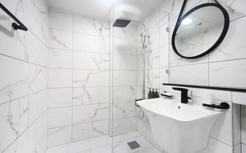 Bathroom 4, Sol Motel, Busanjin