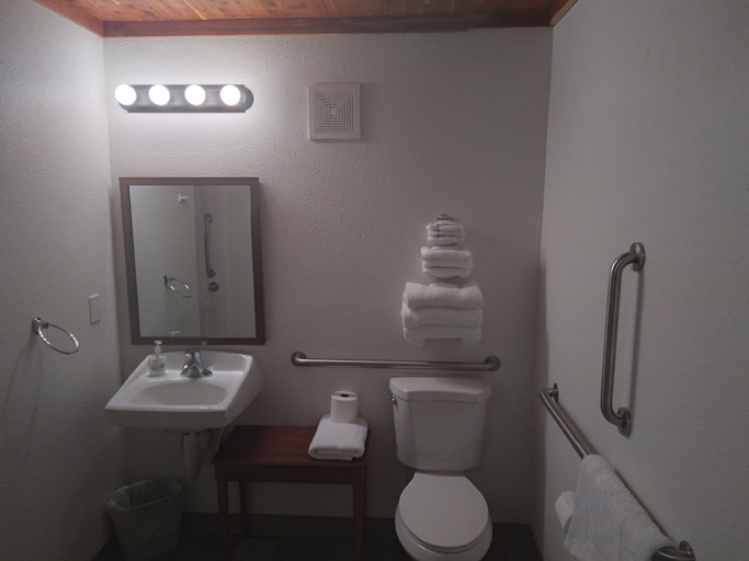 Bathroom 4, Comfort Zone Inn, Otter Tail