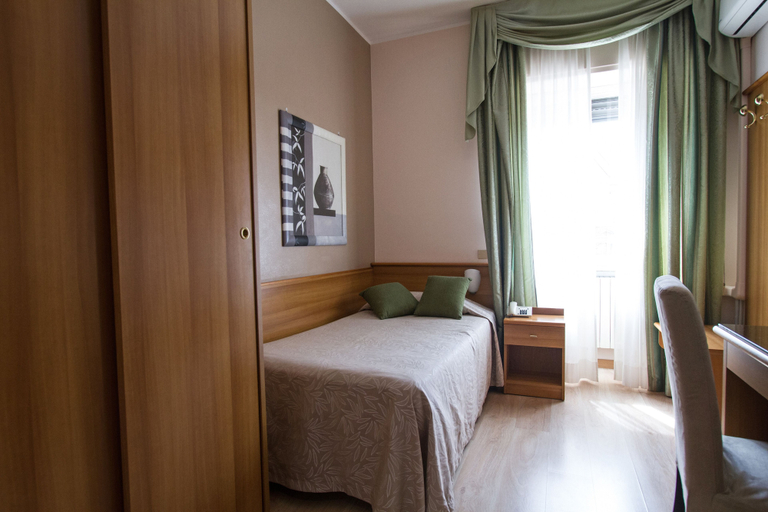 Bedroom 3, Hotel Adriano, Torino