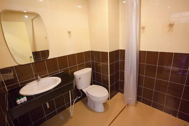 Bathroom 4, Iris Residence, Pattaya