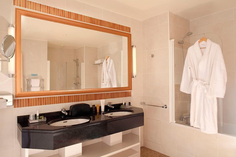 Bathroom, Domaine des Roches Hotel & Spa, Loiret