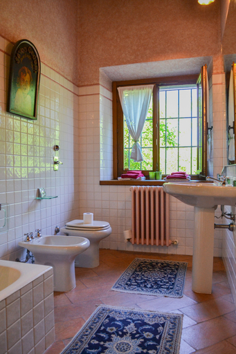 Bathroom 5, Castello di Cernusco Lombardone, Lecco