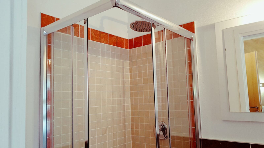 Bathroom 5, Ai colli, Padua