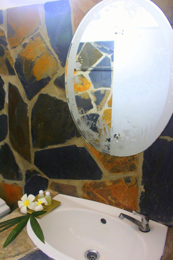 Bathroom 5, Squid Resort, Ban Laem