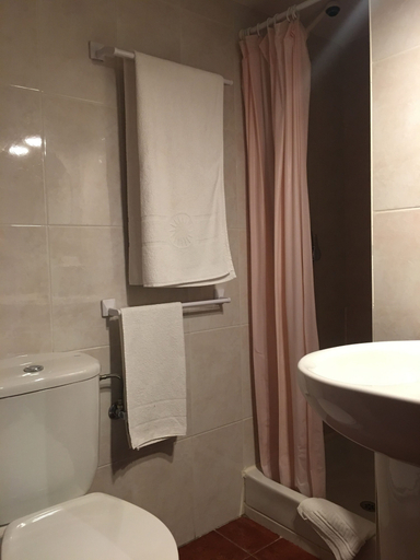 Bathroom 3, B&B Yeguada la parrilla, Madrid