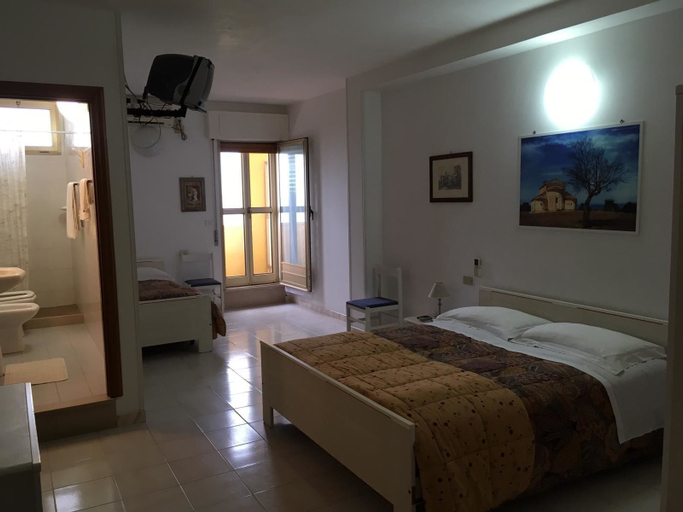 Bedroom 2, Hotel Gardenia, Foggia