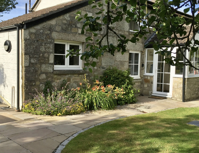 Exterior & Views 2, Tresowes Green Cottage, Cornwall