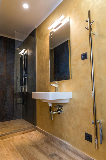Bathroom 5, Golden Apartments, Košice I