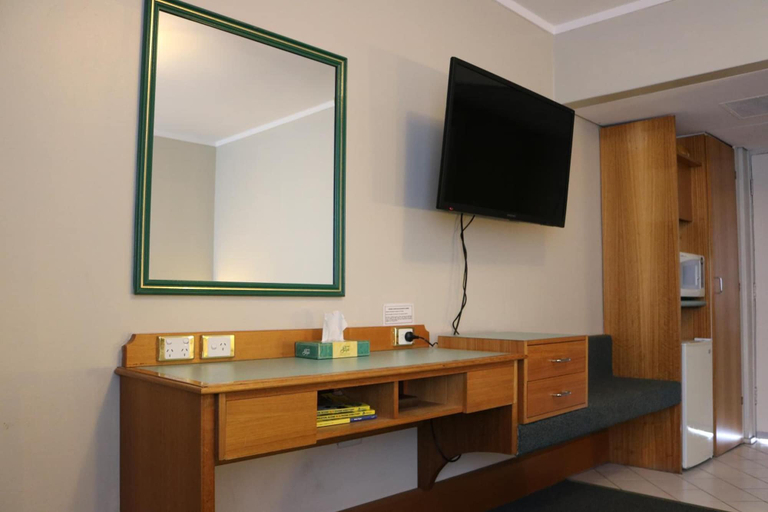 Bathroom 4, The Hermitage Motel, Muswellbrook