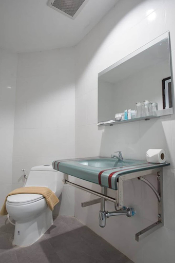 Bathroom 4, Chanthaburi Center Hotel, Muang Chanthaburi