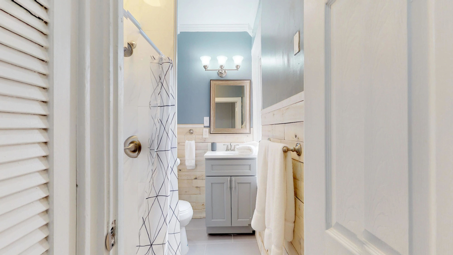 Bathroom 4, TheU-BnB, Philadelphia