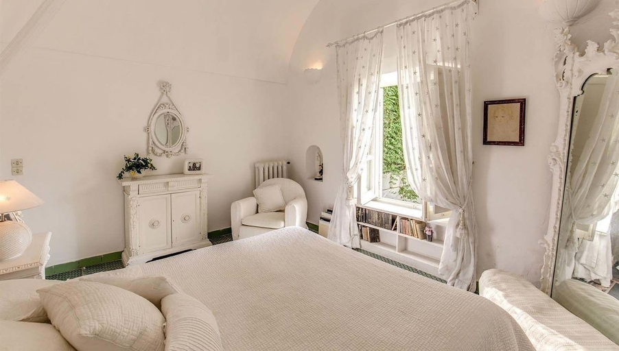 Bedroom 2, Green Coral, Napoli