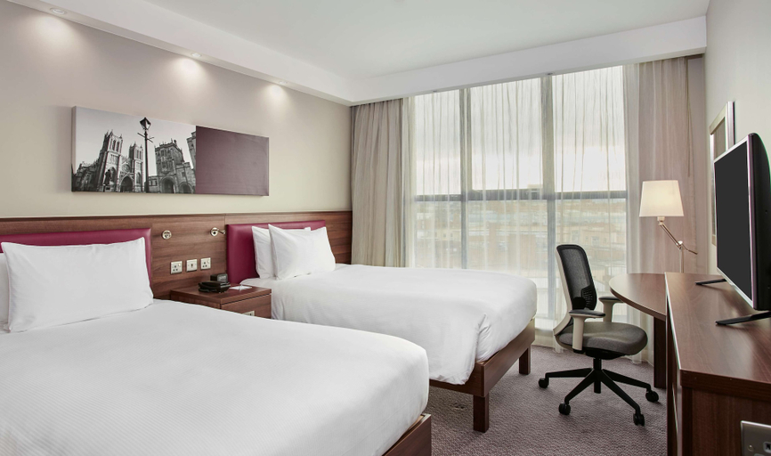 Bedroom 4, Hampton by Hilton Bristol City Centre, Bristol