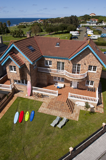 Exterior & Views