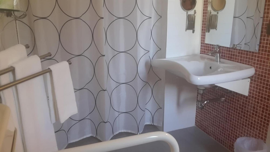 Bathroom 4, Hotel Miramare, Cosenza