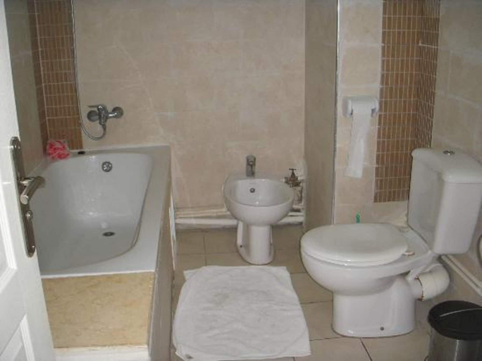 Bathroom, Houna El Ferdaous, Oran
