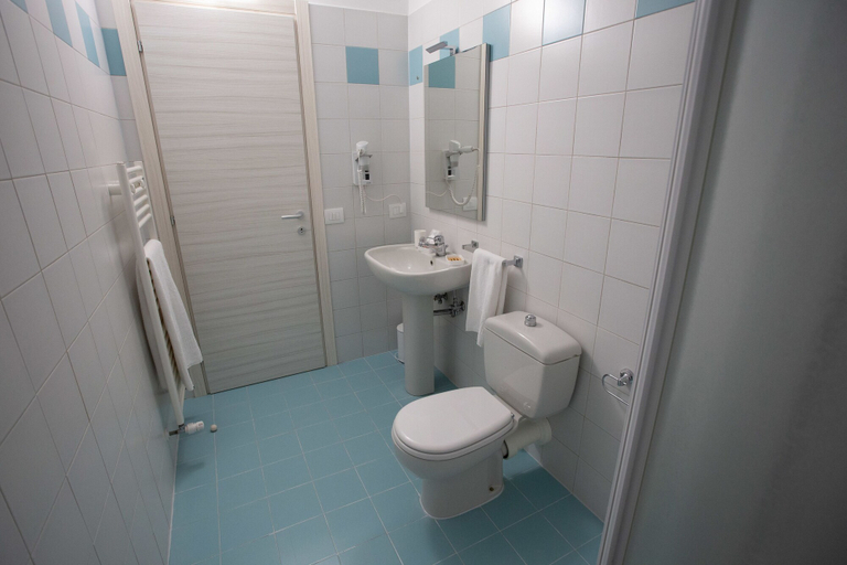 Bathroom 3, Home Hotel, Treviso