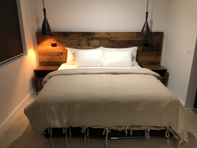 Bedroom 2, Timber Door Luxury Accommodation Geelong, Geelong