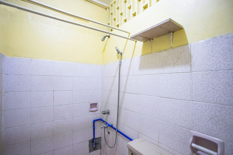 Bathroom 5, Mye Tourist Inn, Pasay City