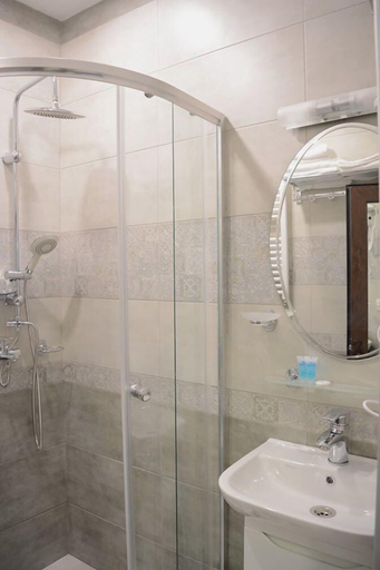 Bathroom 3, Nicolas, Tbilisi