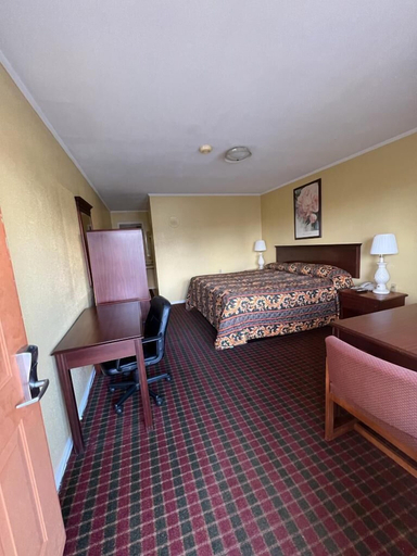 Bedroom 3, Pioneer INN, Clark