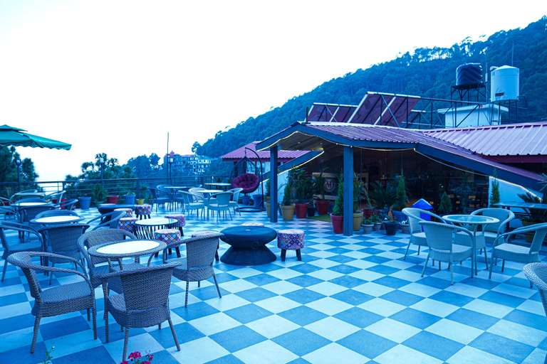 Food & Drinks 5, Montrose 11 Boutique, Solan