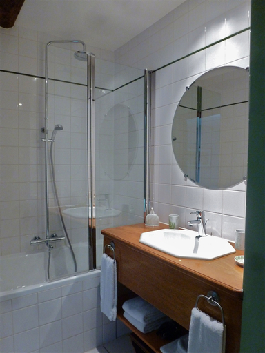 Bathroom 5, Château de Ribourdin, Yonne